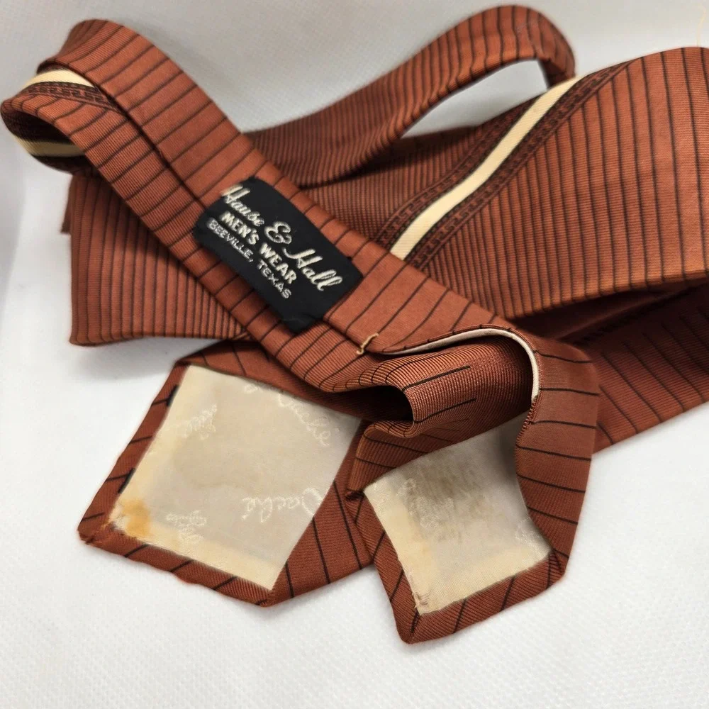 Hause & Hall‎ Brown Striped Tie with Subtle Pattern Vintage Menswear Beeville TX